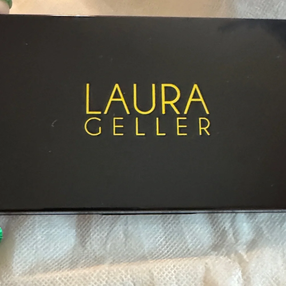 Neutral Eyeshadow Palette - Warm & Shimmer Shades - Picture 2 of 3